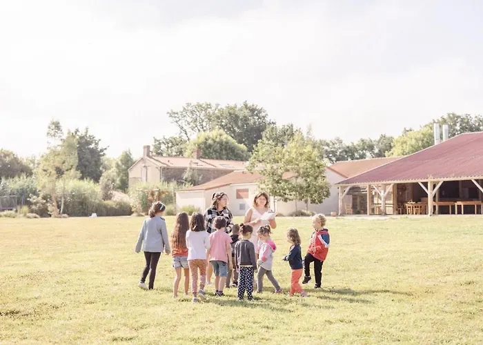 Un Eco-camping En Vendee אתר קמפינג 4*